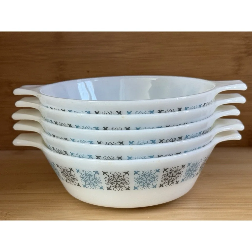 Vintage JAJ Pyrex Small 6